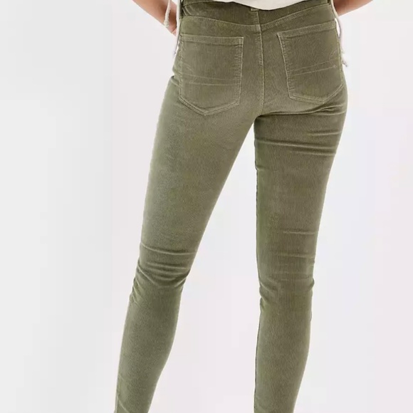 American Eagle High- Waisted Corduroy Jegging - Picture 2 of 4
